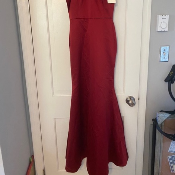 TS COURTURE , size 4 , Mermaid,gown, one shoulder halter w/ ruffle BURGUNDY, NWT - Picture 2 of 9